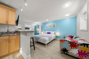 Local and Colorful Studio with Parking in Top Location